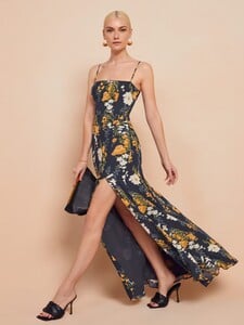 ingrid-dress-graciella-4.thumb.jpg.587f9590d2d03fd18643f5243df55a92.jpg