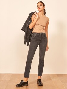 james-crop-tee-buff-4.thumb.jpg.882542501ecfb3cc2ca2b8bebff473e2.jpg