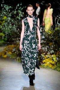 jason-wu-collection-rtw-f20-08.thumb.jpg.2bf95d7cc0b336f8fce5b8c76a810641.jpg