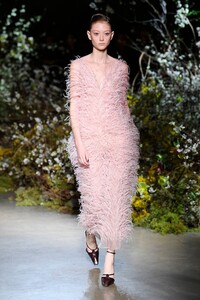 jason-wu-collection-rtw-f20-17.thumb.jpg.c838c6ecea9619f8124eb256c315e9a6.jpg