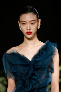 jason-wu-collection-rtw-f20-r2-05.thumb.jpg.f7fc2e16676abe5c1ee15b678ff5a8a0.jpg