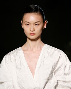 jason-wu-collection-rtw-f20-r2-20.thumb.jpg.b331044b64f45dfc7e60568cc77c9914.jpg