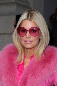 jessica-simpson-in-pink-ensemble-new-york-city-02-04-2020-11.jpg