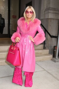 jessica-simpson-in-pink-ensemble-new-york-city-02-04-2020-12.jpg