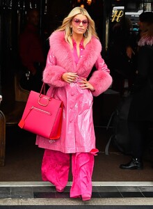 jessica-simpson-in-pink-ensemble-new-york-city-02-04-2020-2.jpg