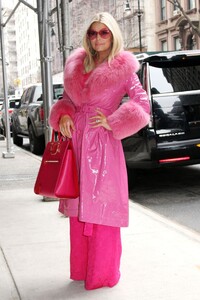 jessica-simpson-in-pink-ensemble-new-york-city-02-04-2020-8.jpg