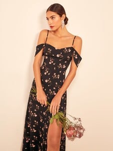 jezebel-dress-romy-3.thumb.jpg.9c58319741d68c12763e37347e85396c.jpg