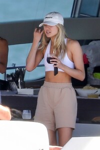 josie-canseco-spotted-while-chilling-with-david-grutman-on-his-fancy-boat-in-miami-florida-060220_2.jpg