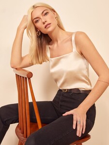 juliana-top-ivory-1.thumb.jpg.273981c40ea6a30fce55c267d8812f87.jpg
