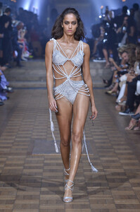 julien_macdonald_rtw_spring_2020_13.thumb.jpg.3ef5f7c9631ab24b1560a0978ecfdf90.jpg