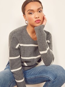 kaia-sweater-earl_grey_stripe-1.thumb.jpg.24e82a7b6736da691d4e1779acce2b57.jpg