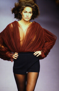 karl-lagerfeld-fw-1995.thumb.jpg.8ab7d42e348affda485f7647f63b40f2.jpg