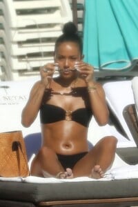 karrueche-tran-in-a-bikini-on-the-beach-in-miami-02-03-2020-4.jpg