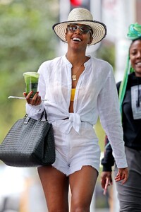 kelly-rowland-bondi-junction-shopping-center-in-sydney-02-24-2020-3.jpg