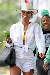 kelly-rowland-bondi-junction-shopping-center-in-sydney-02-24-2020-5.jpg