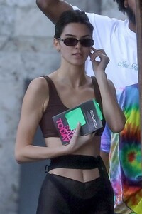 kendall-jenner-heading-to-a-pool-in-miami-02-04-2020-0.jpg