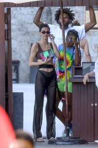 kendall-jenner-heading-to-a-pool-in-miami-02-04-2020-2.jpg