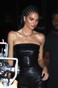 kendall-jenner-is-seen-on-august-23-2019-at-los-angeles-news-photo-1163583062-1566744632.jpg