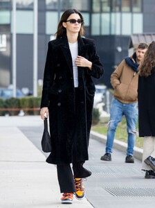 kendall-jenner-out-in-milan-02-20-2020-1.jpg