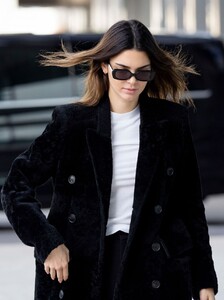 kendall-jenner-out-in-milan-02-20-2020-10.jpg