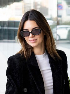 kendall-jenner-out-in-milan-02-20-2020-12.jpg
