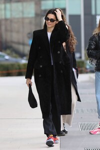 kendall-jenner-out-in-milan-02-20-2020-2.jpg