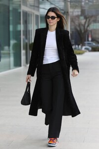 kendall-jenner-out-in-milan-02-20-2020-4.jpg