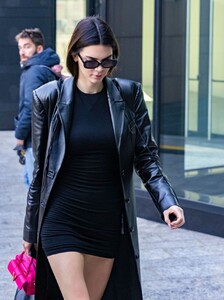kendall-jenner-out-in-milan-02-21-2020-1.jpg
