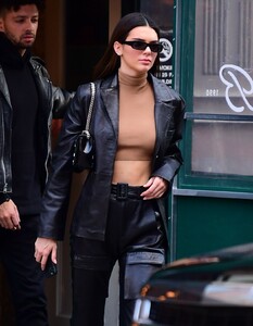 kendall-jenner-street-fashion-new-york-02-08-2020-4.jpg