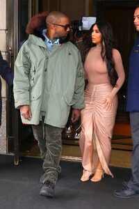 kim-kardashian-and-kanye-west-leaves-hotel-in-new-york-city-02-05-2020-1.jpg