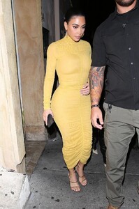 kim-kardashian-carousel-restaurant-in-glendale-02-19-2020-3.jpg