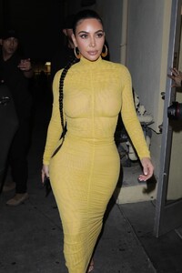 kim-kardashian-carousel-restaurant-in-glendale-02-19-2020-9.jpg