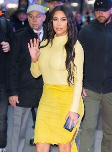 kim-kardashian-outside-good-morning-america-in-new-york-02-05-2020-17.jpg