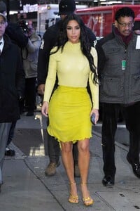 kim-kardashian-outside-good-morning-america-in-new-york-02-05-2020-3.jpg