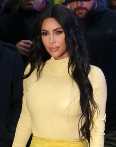 kim-kardashian-outside-good-morning-america-in-new-york-02-05-2020-6.jpg