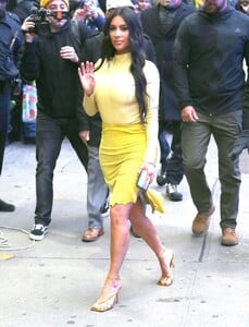 kim-kardashian-outside-good-morning-america-in-new-york-02-05-2020-7.jpg