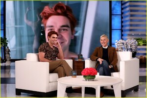 kj-apa-ellen-show-01.jpg