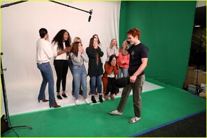 kj-apa-ellen-show-10.jpg