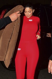 kylie-jenner-night-out-style-the-nice-guy-in-west-hollywood-02-12-2020-0.jpg