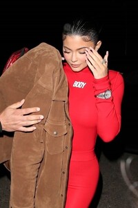 kylie-jenner-night-out-style-the-nice-guy-in-west-hollywood-02-12-2020-1.jpg