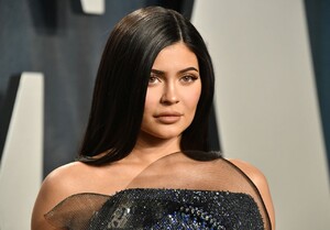 kylie-jenner-vanity-fair-oscar-party-2020-0.jpg