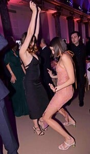 laetitia-casta02-1580474867.thumb.jpg.122232350809cd0cf8dbf84dd09ce0be.jpg