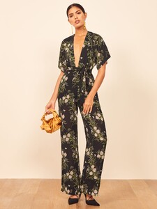 lemongrass-jumpsuit-anastasia-3.thumb.jpg.c4da23b54c9dfea10d33efd9cb8b391e.jpg