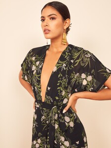 lemongrass-jumpsuit-anastasia-4.thumb.jpg.935e4225b0c05ec0ce0d6c42c06e854f.jpg