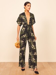 lemongrass-jumpsuit-anastasia-5.thumb.jpg.7b4d1a14d16688262efd7ff8d09e99f7.jpg