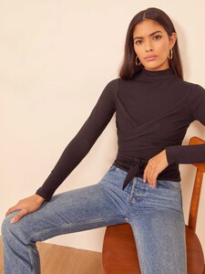 lia-top-black-1.thumb.jpg.614c7ac728ac321897aa92c15aa285cb.jpg