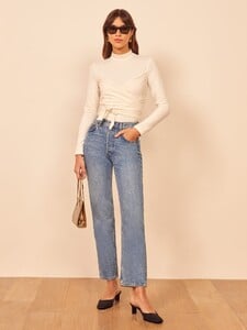 lia-top-ivory-2.thumb.jpg.1d98960ce670d70f72422fd7edd34b2d.jpg