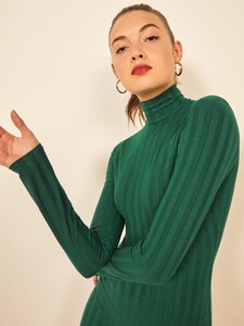 libra-dress-emerald-4.thumb.jpg.d4f9ce4c92979a6c939dbcc7c075a9f3.jpg