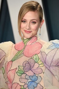 lili-reinhart-vanity-fair-oscar-party-2020-10.jpg