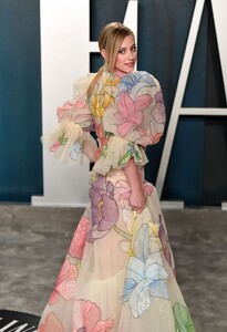 lili-reinhart-vanity-fair-oscar-party-2020-5.jpg